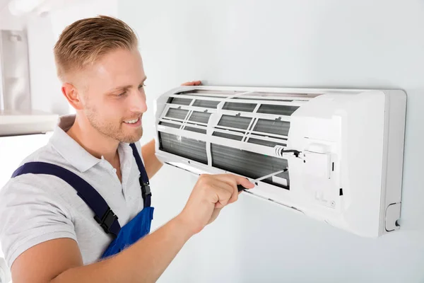 depositphotos_137856588-stock-photo-technician-repairing-air-conditioner depositphotos_137856588-stock-photo-technician-repairing-air-conditioner